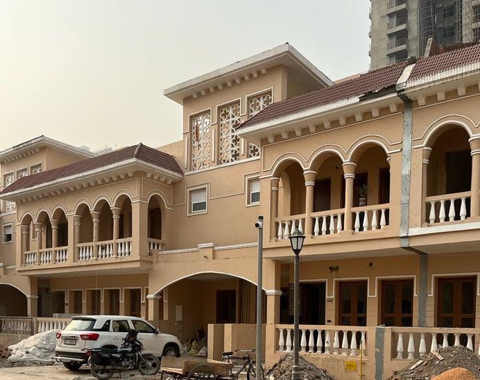 Aluminium Coated Profile Cladding at Amrapali Leisure Valley Villa, Noida